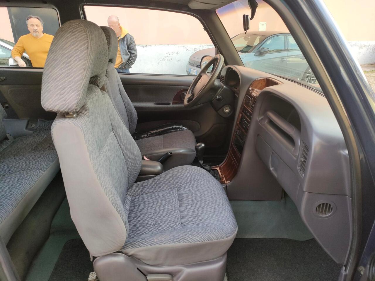 Ssangyong Korando 661 2.3 td Autocarro e Gancio traino
