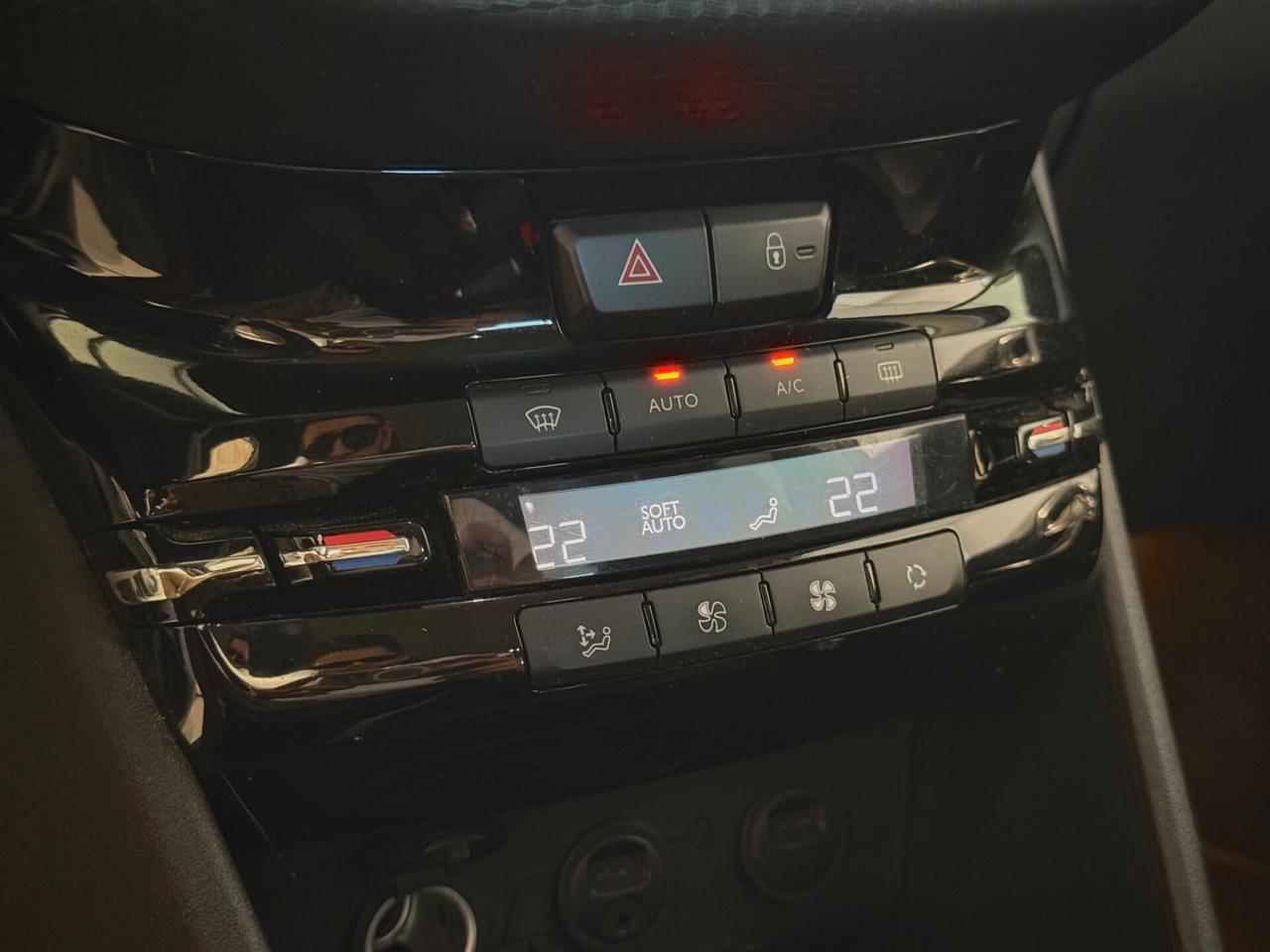 Peugeot 2008 1.2 VTi 82CV Allure - NEOPATENTATI