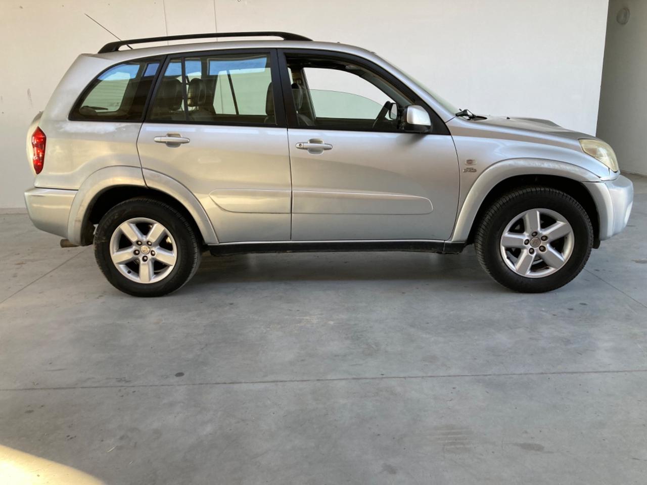 Toyota RAV 4 RAV4 2.0 Tdi D-4D cat 5 porte Sol autocarro