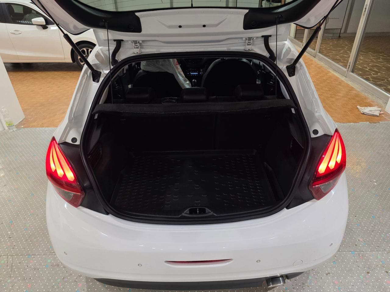 Peugeot 208 BlueHDi 100 5 porte GT Line