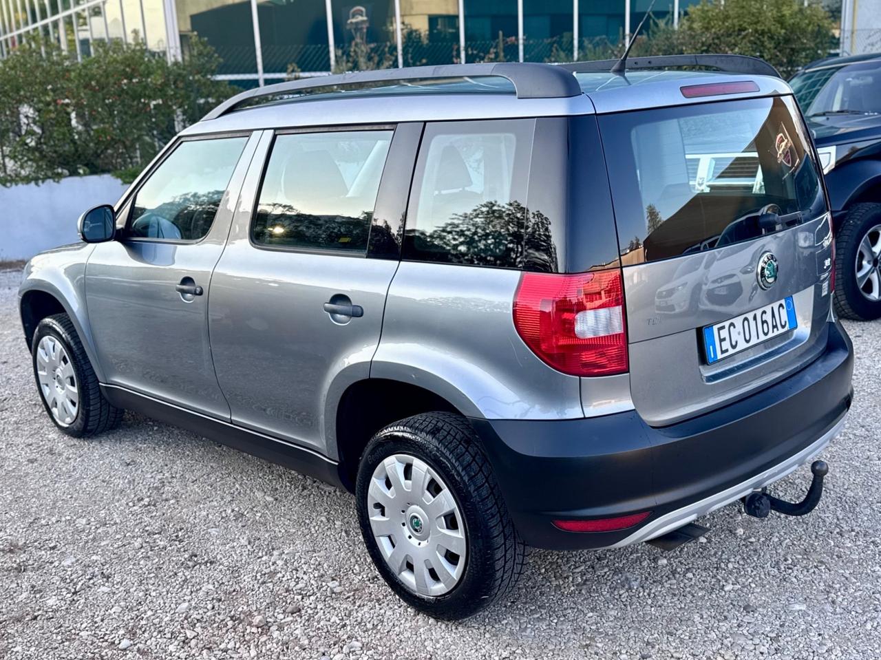 Skoda Yeti 2.0 TDI 110cv Neopatentati Gancio Traino
