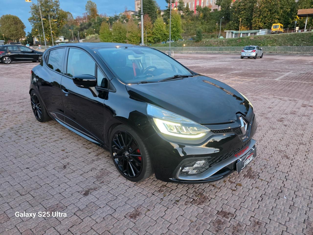 Clio rs trophy cv 220 valutiamo usato