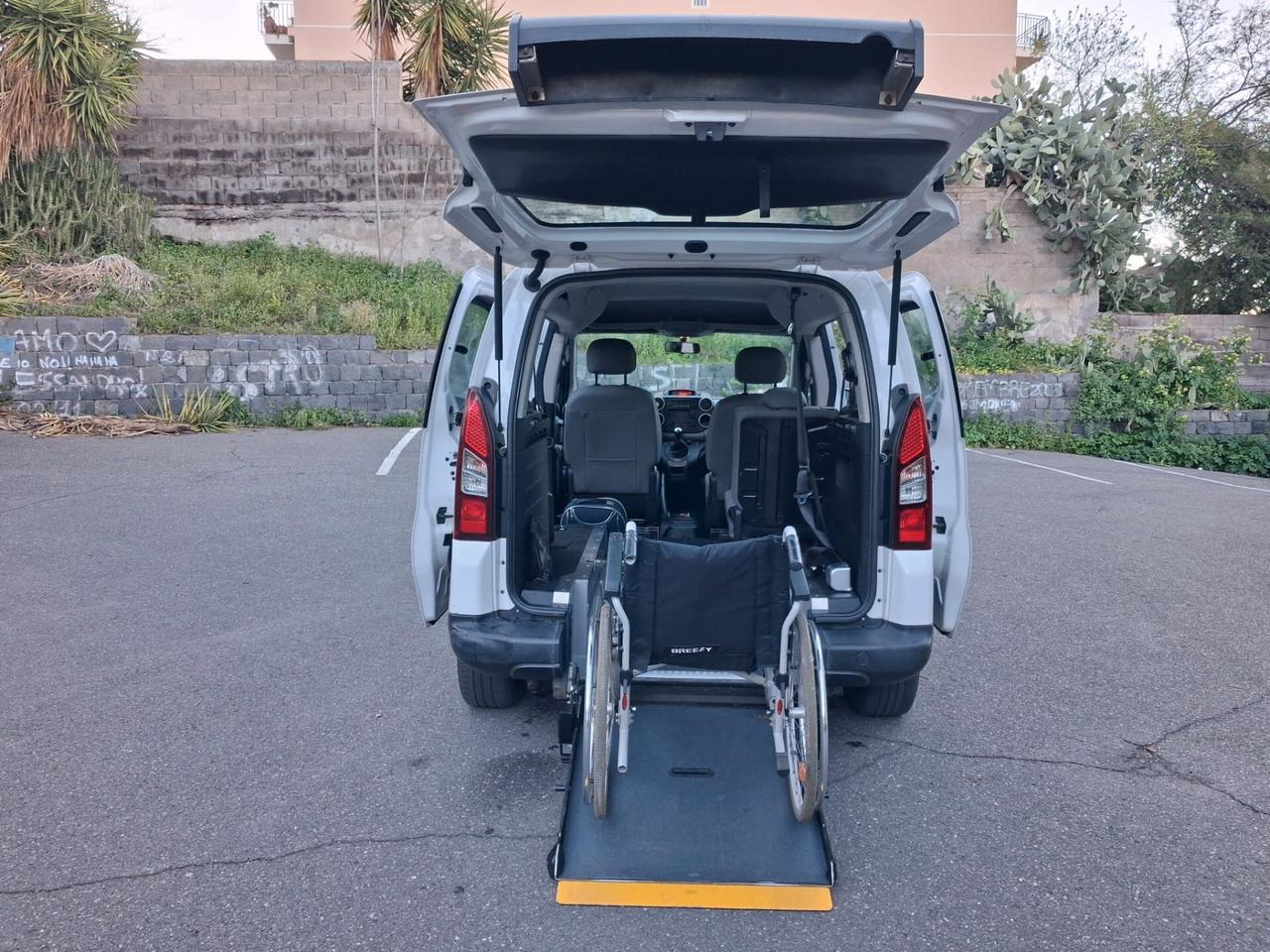 Citroen Berlingo Pianale ribassato con rampa disabili in carrozzina