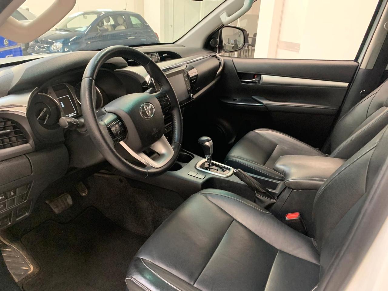 Toyota Hilux 2.8 D A/T 4WD 4 porte Double Cab Executive