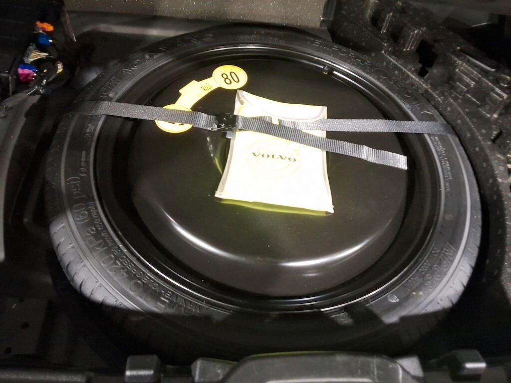 VOLVO XC40 2.0D D3 150CV 6M. MOMENTUM CORE ( FARI LED - COCKPIT - CRUISE - NAVI - SENSORI POST. )