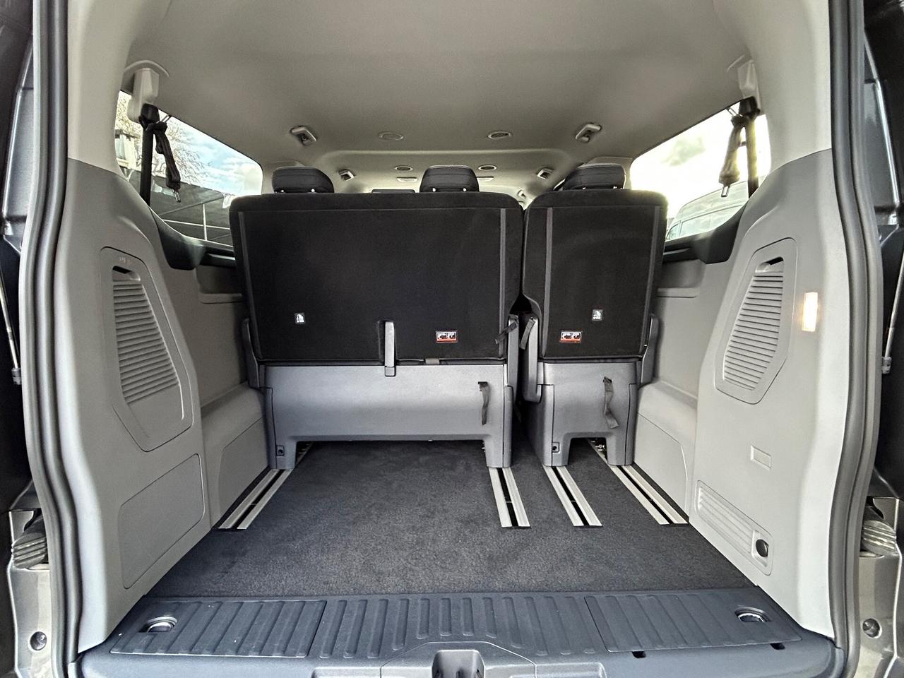 Ford Tourneo Custom Ibrido Plug-in 9 POSTI