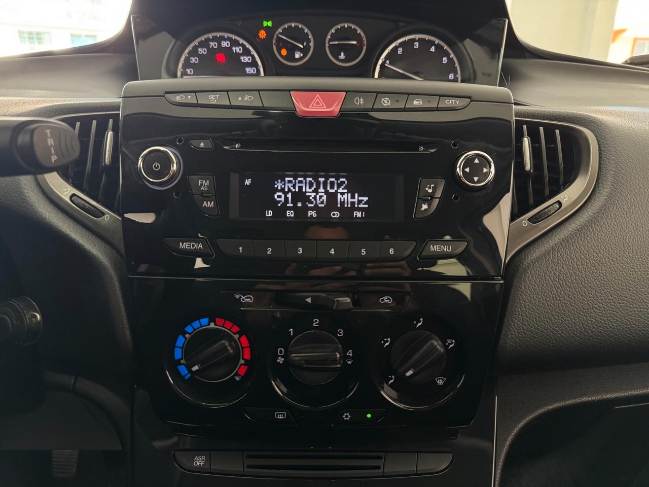 Lancia Ypsilon 1.2 69 CV 5 porte Silver