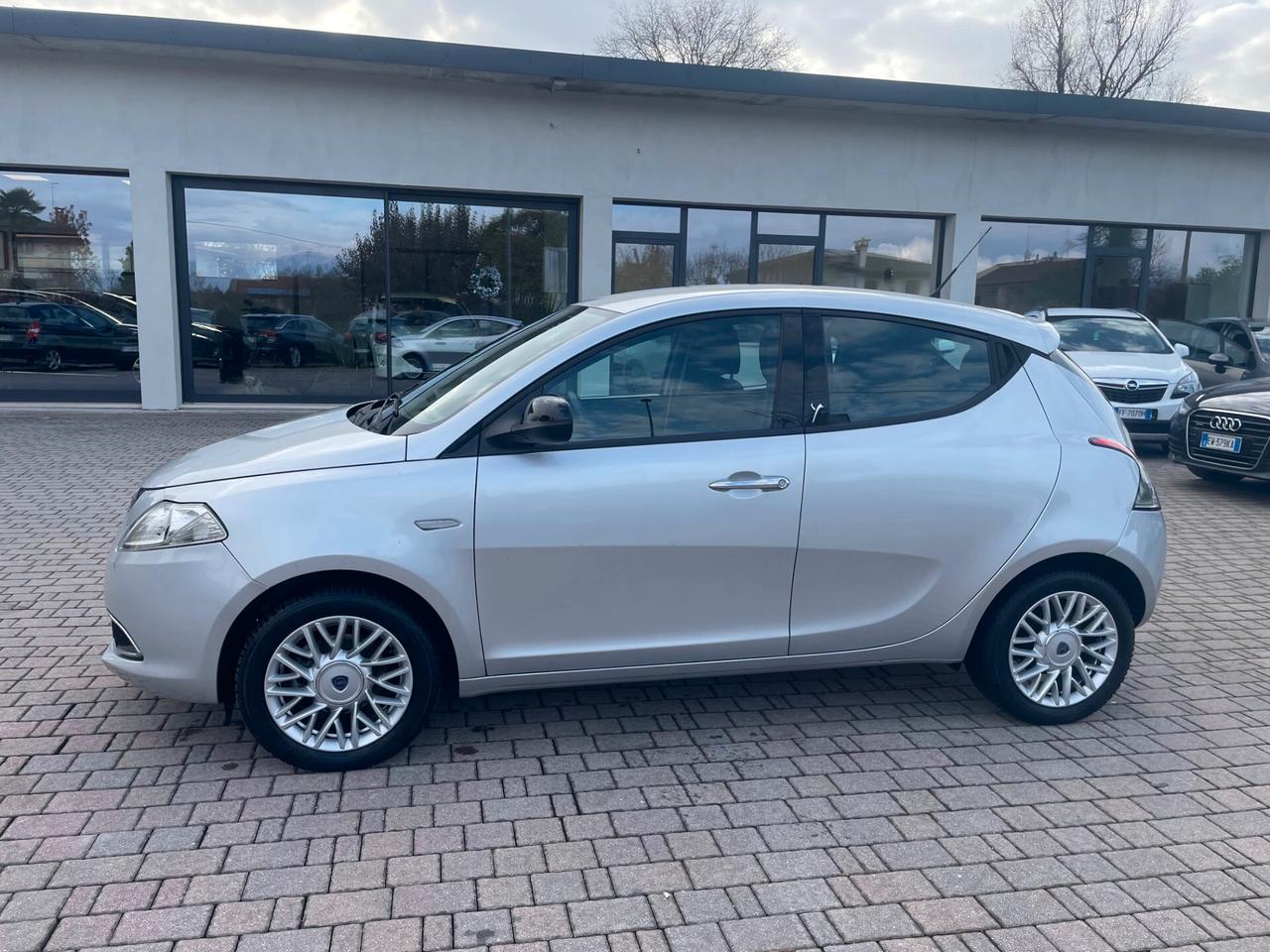 Lancia Ypsilon 1.2 69 CV 5 porte S&S Silver