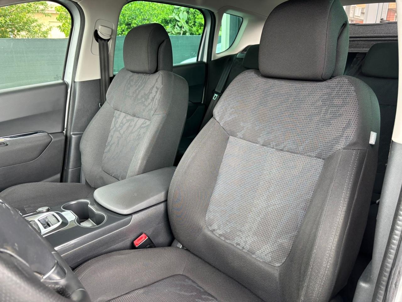 Peugeot 3008 1.6 HDi 115CV Business