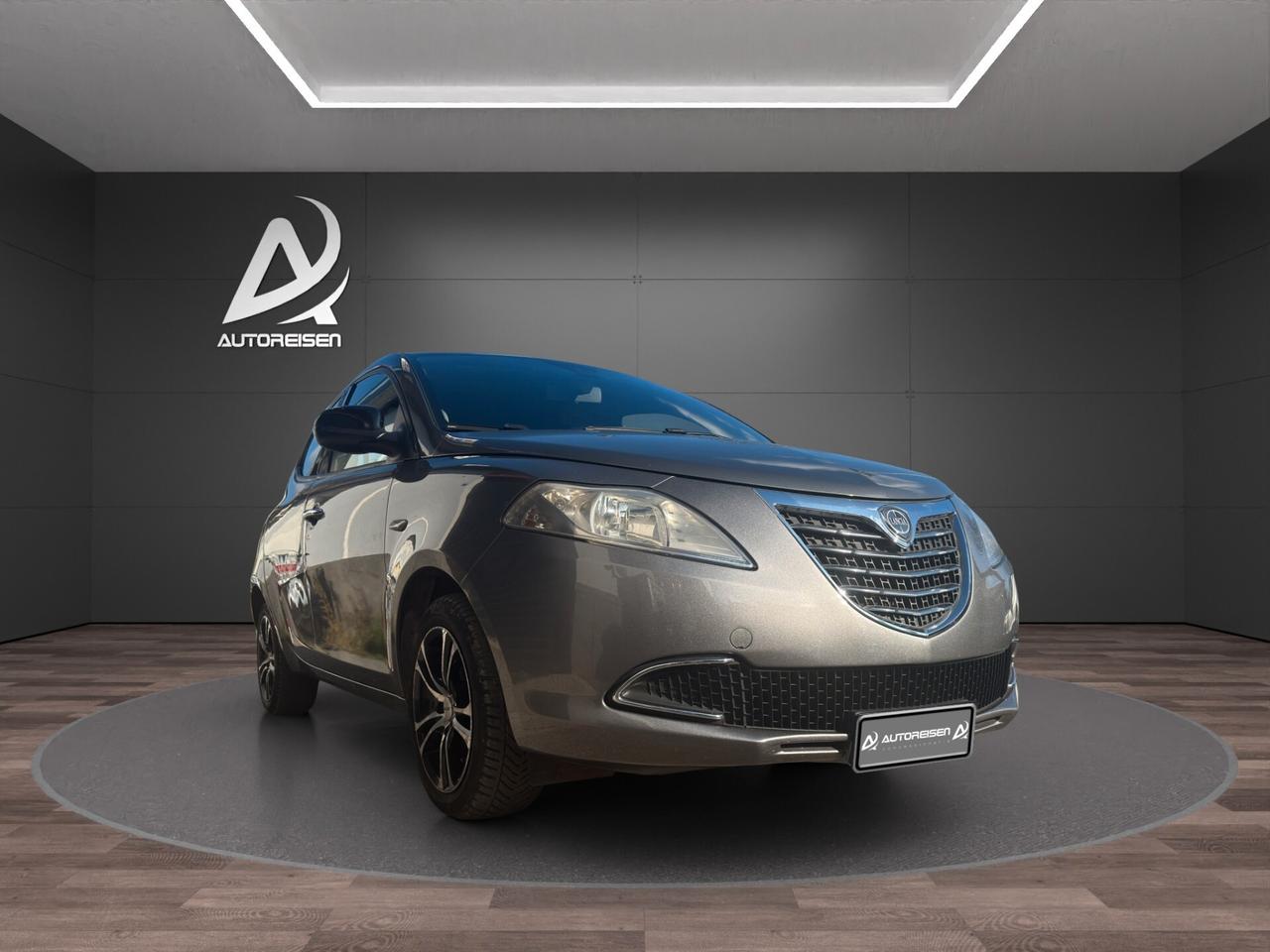 Lancia Ypsilon 1.2 69 CV 5 porte Silver ADATTA NEOPATENTATI