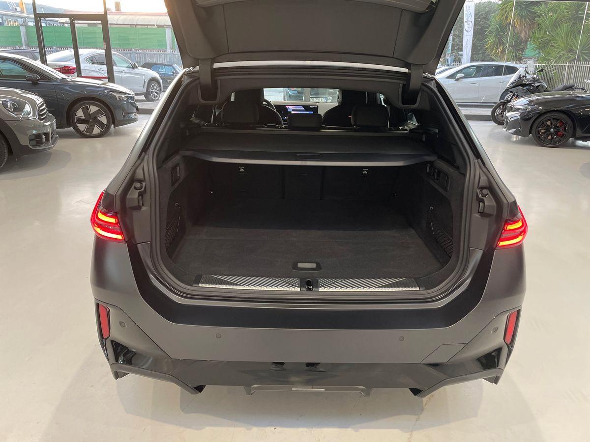 BMW Serie 5 G61 2024 Touring - 520d Touring 48V xdrive MSport Pro auto