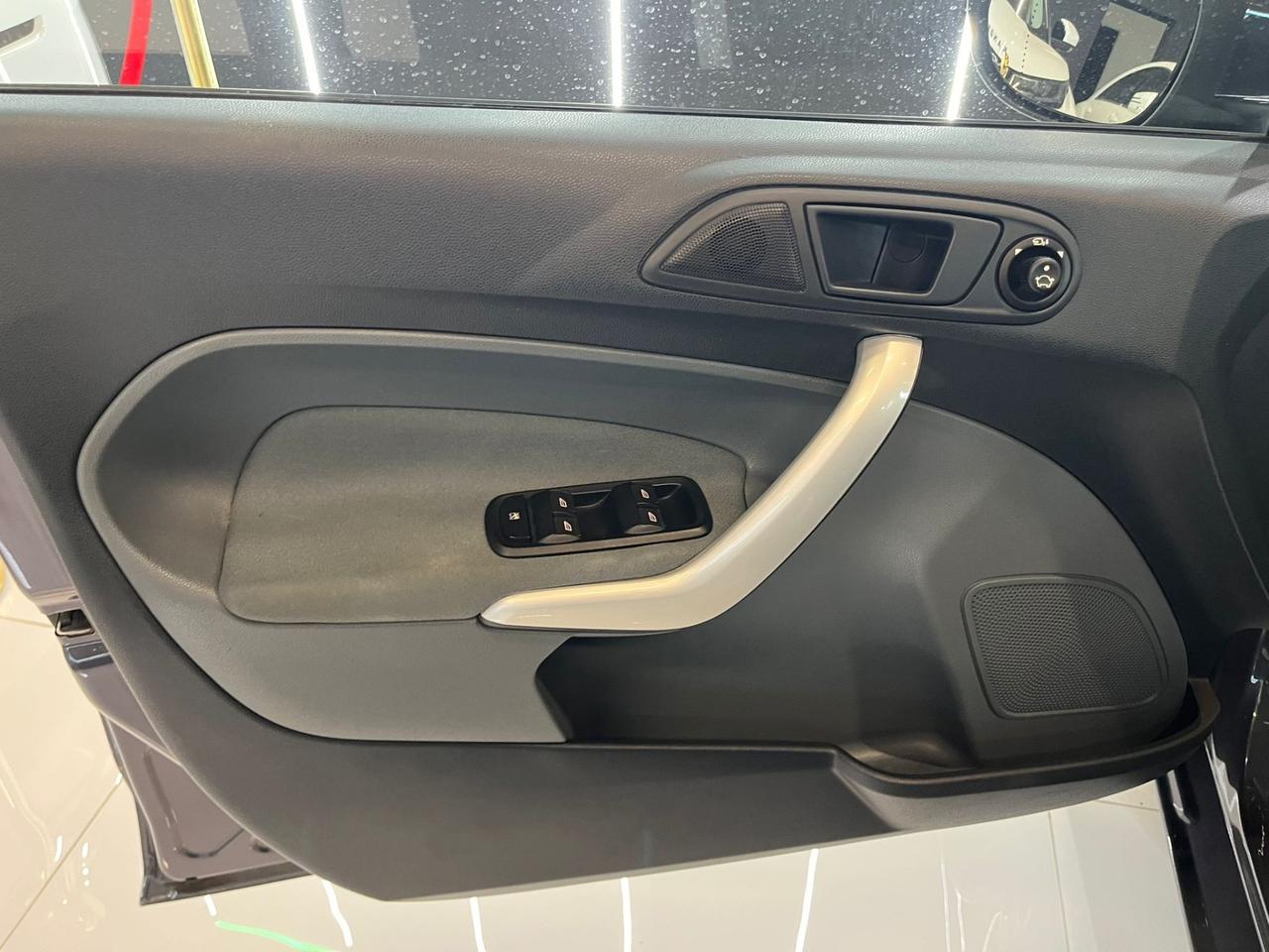 Ford Fiesta 1.4 TDCi 5p. Titanium OK NEOPATENTATI