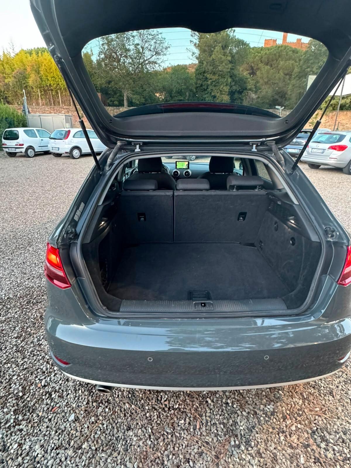 Audi A3 SPB 1.6 TDI Sport GANCIO TRAINO DI SERIE !!