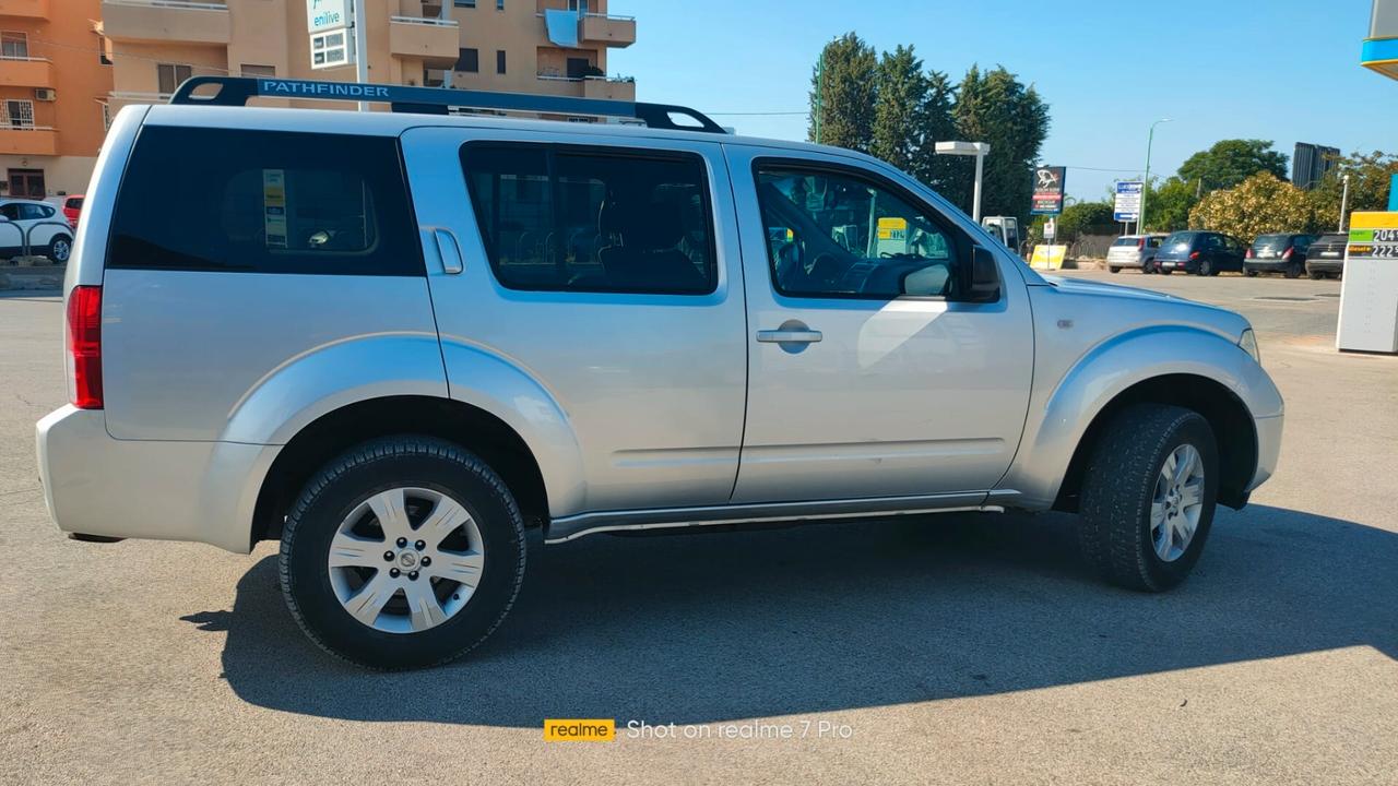 Nissan Pathfinder 2.5 dCi LE