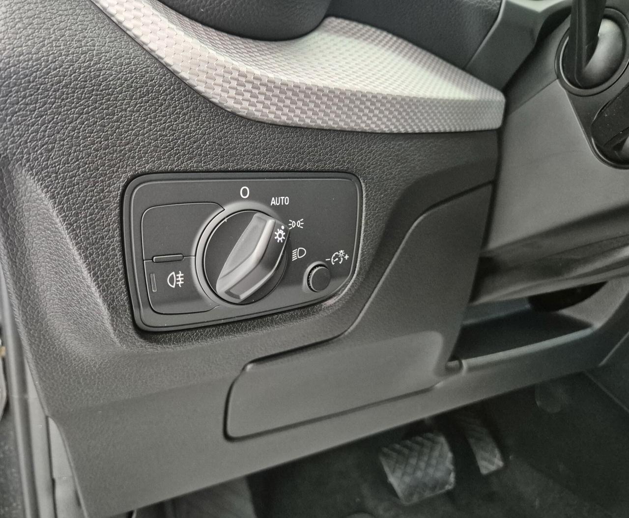 Audi Q2 30 TDI S tronic Identity Black