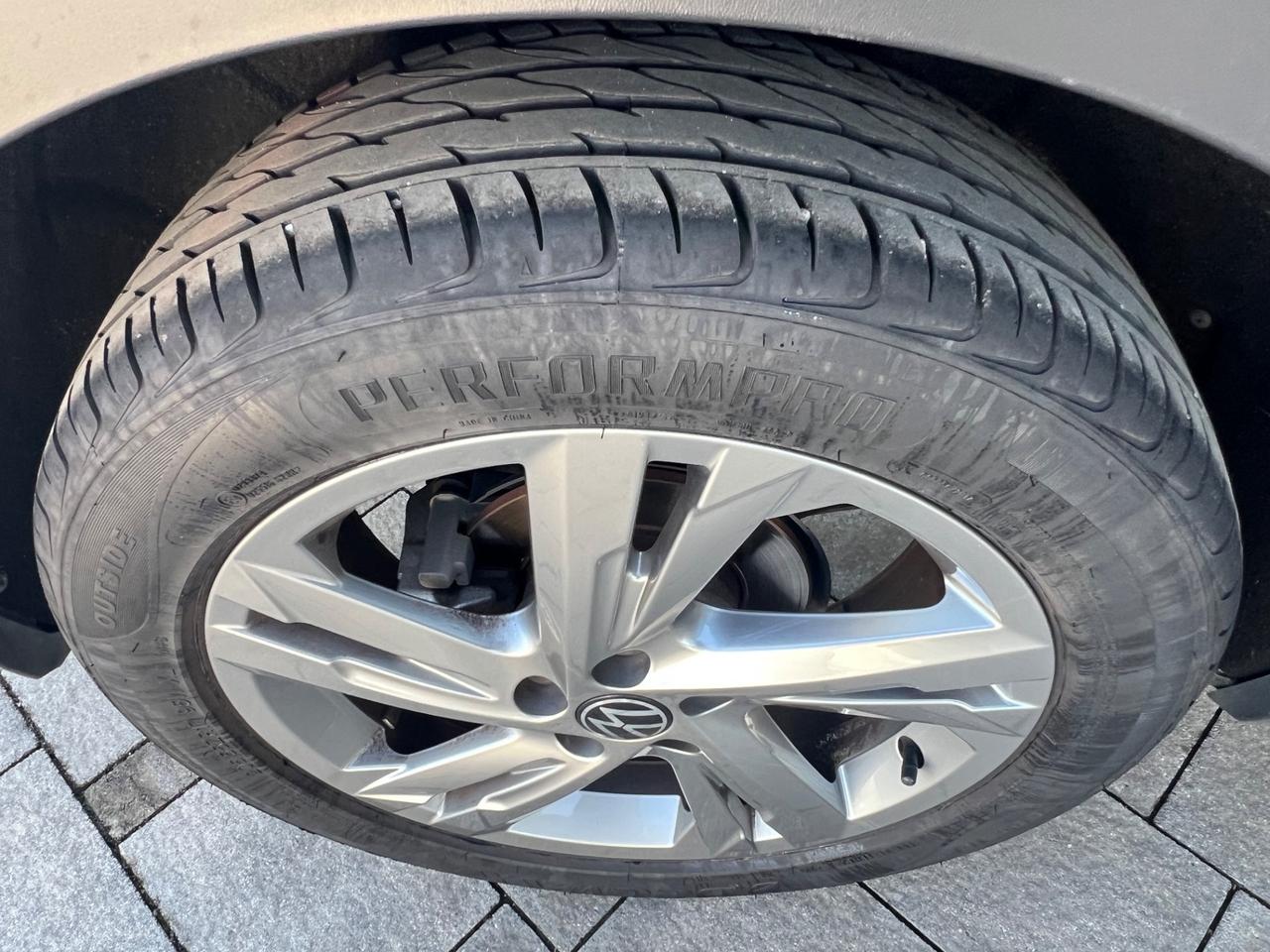 Volkswagen Taigo 1.0 TSI 110 CV R-Line TETTO APRIBILE / FINANZIABILE