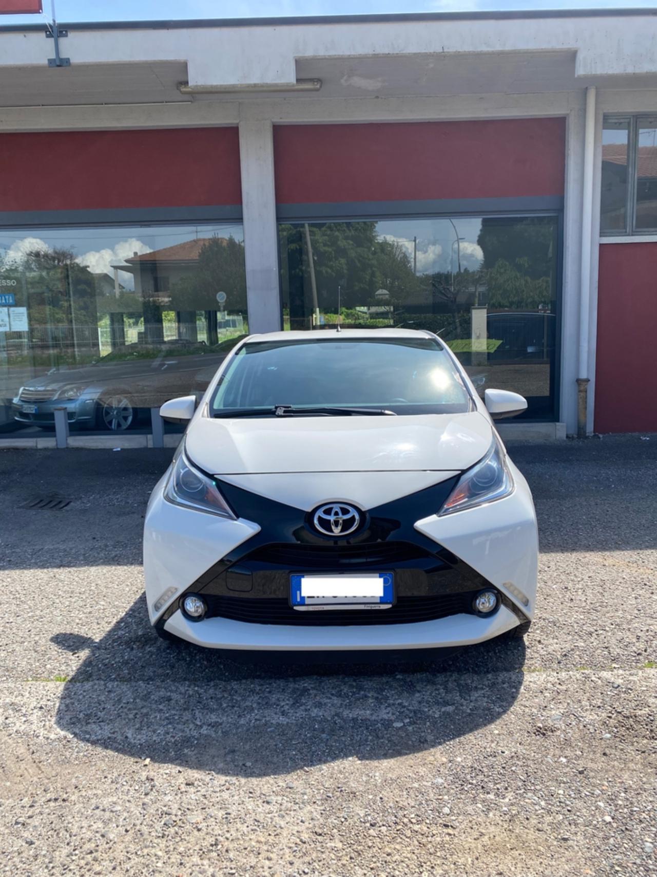 Toyota Aygo 1.0 VVT-i 69 CV 5 porte x-play