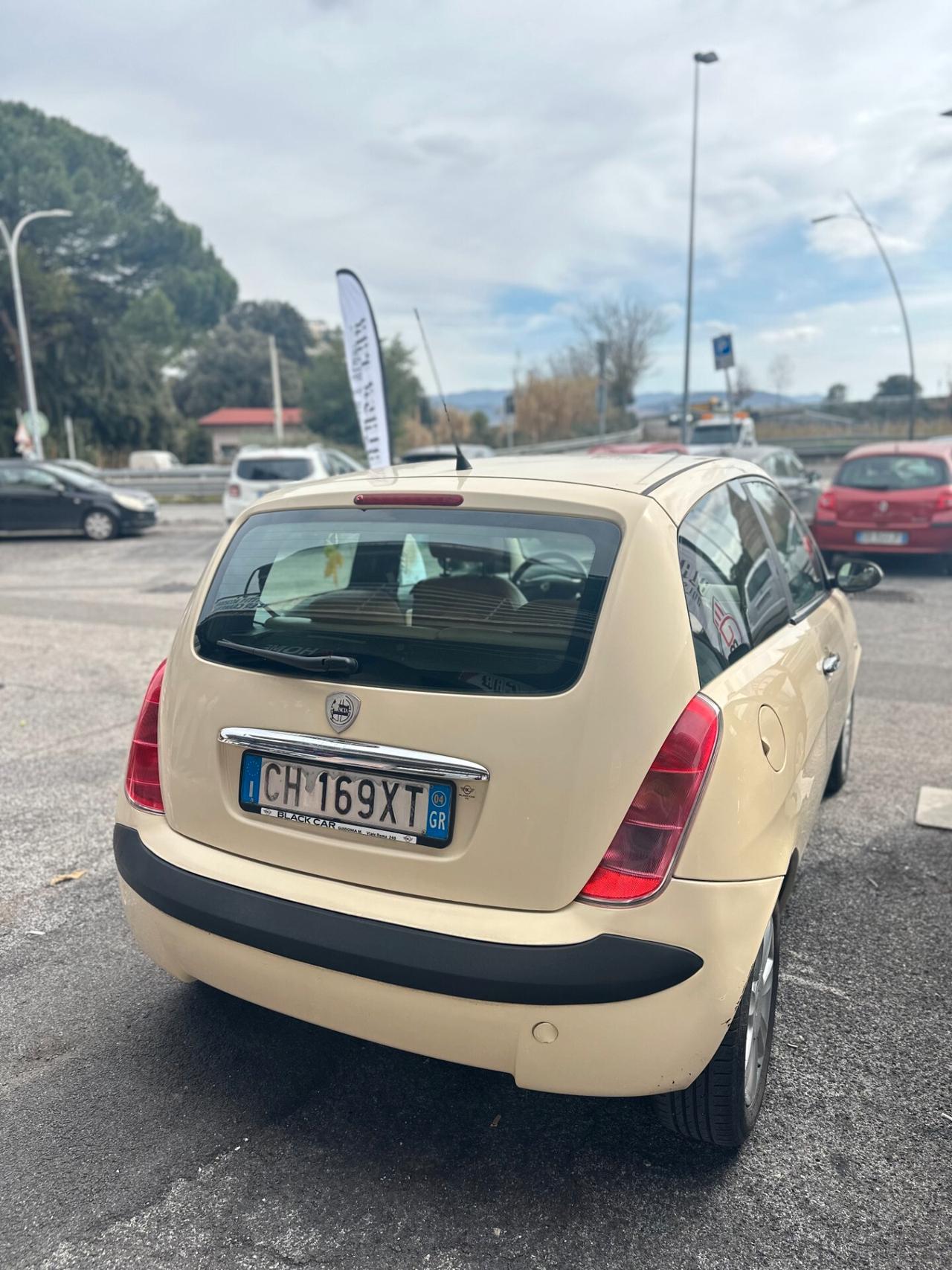 Lancia Ypsilon 1.2 16V Platino