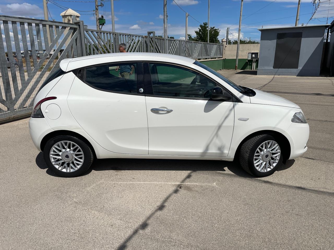 Lancia Ypsilon 1.2 69 CV 5 porte GPL Ecochic Gold