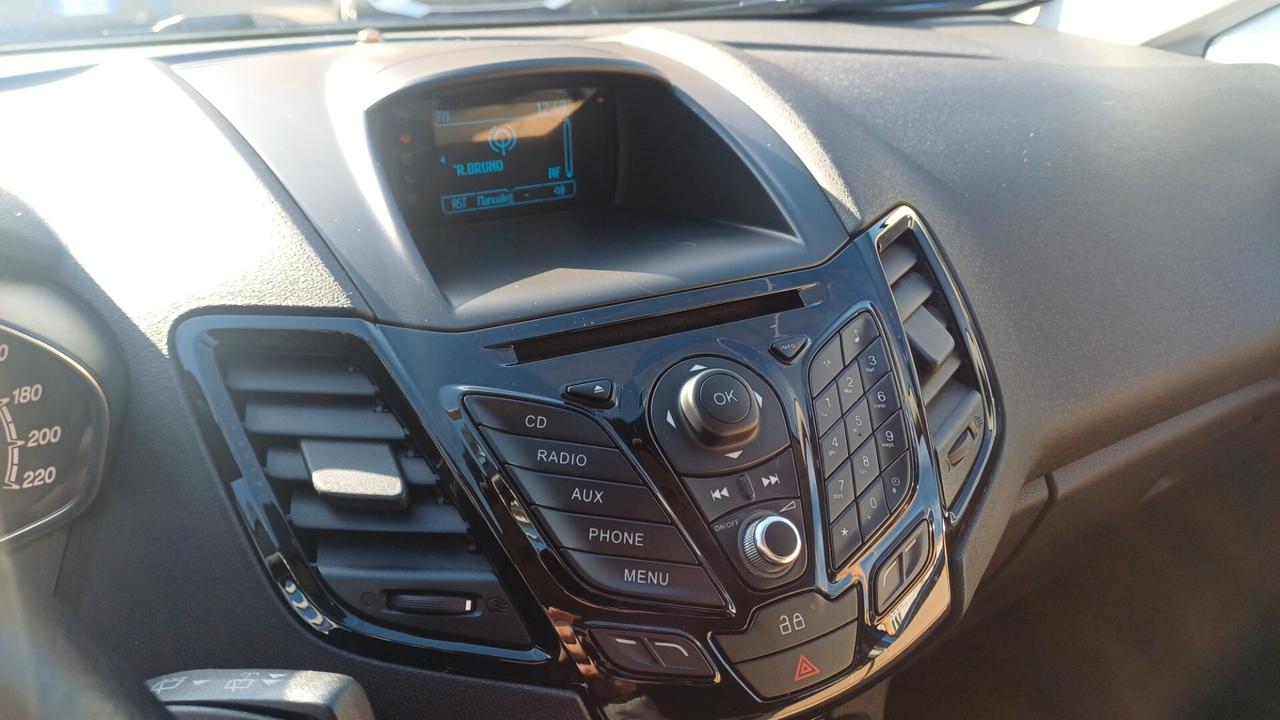 Ford Fiesta 1.5 TDCi 75CV 5 porte Titanium