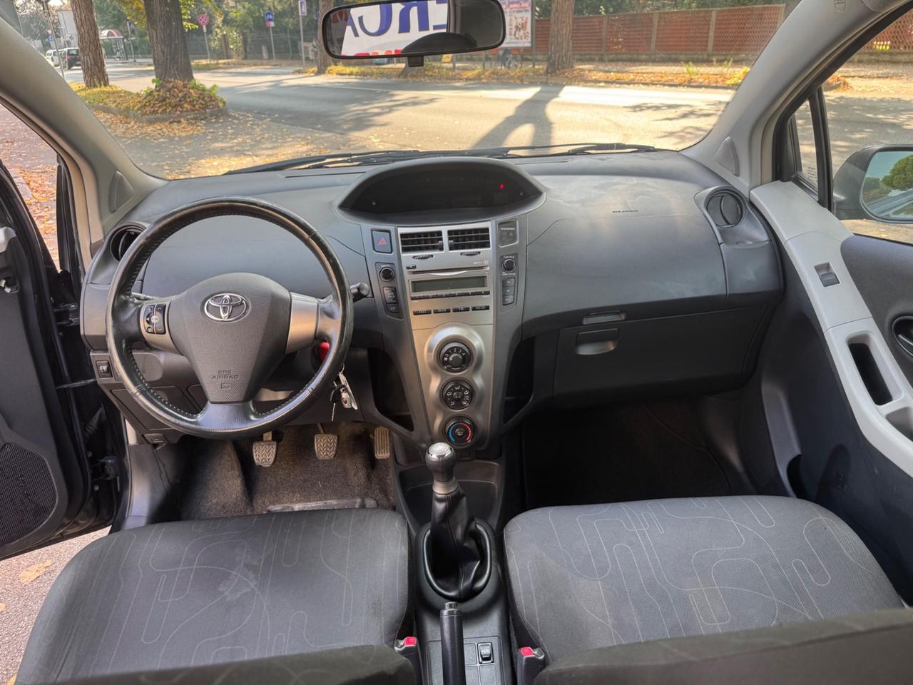 Toyota Yaris 1.0 5 p Luxury neopaten garanzia 12 m