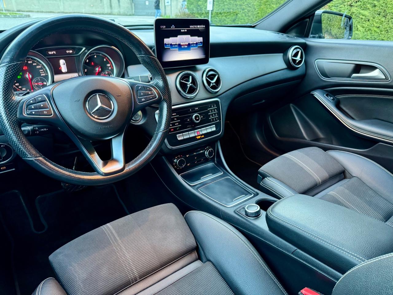 Mercedes-benz CLA 200 SPORT