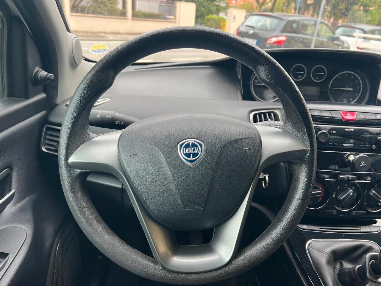 LANCIA YPSILON 1.2 69cv 5p SILVER UNICO PROP.