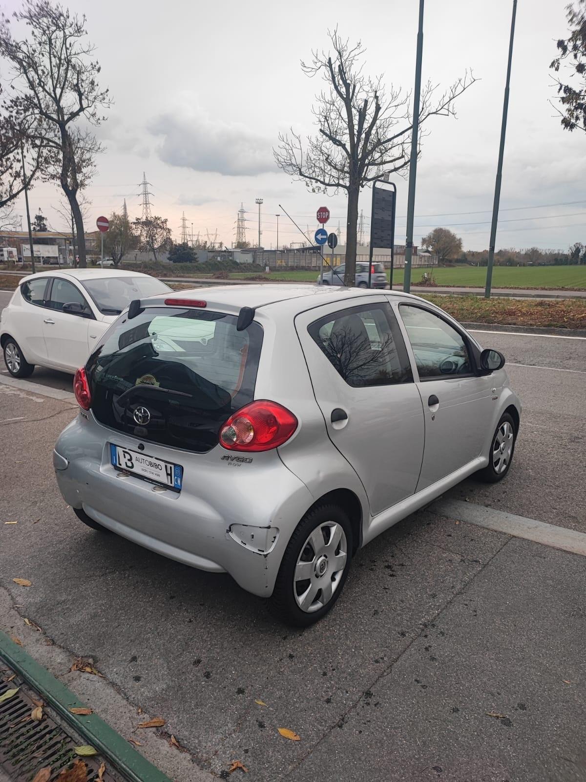 Toyota Aygo 1.0 12V VVT-i 5 porte Sol