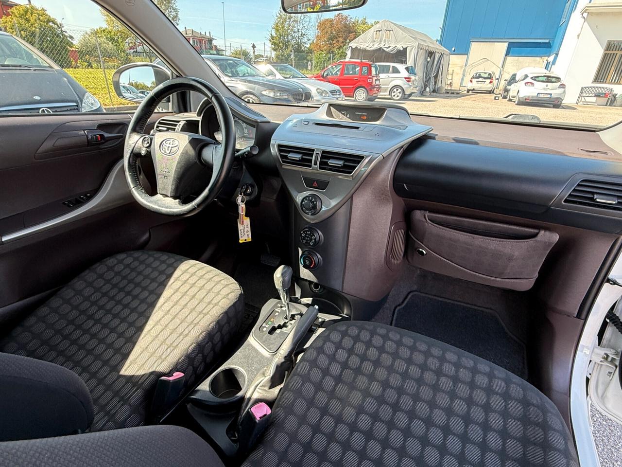 Toyota iQ 1.0 Multidrive