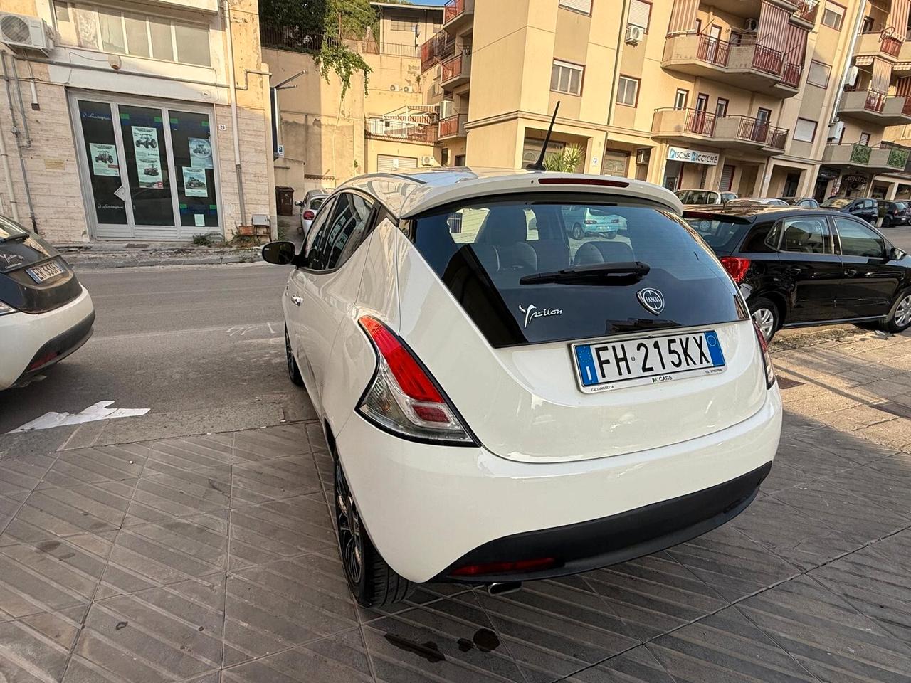 Lancia Ypsilon 1.2 69 CV 5 porte Gold