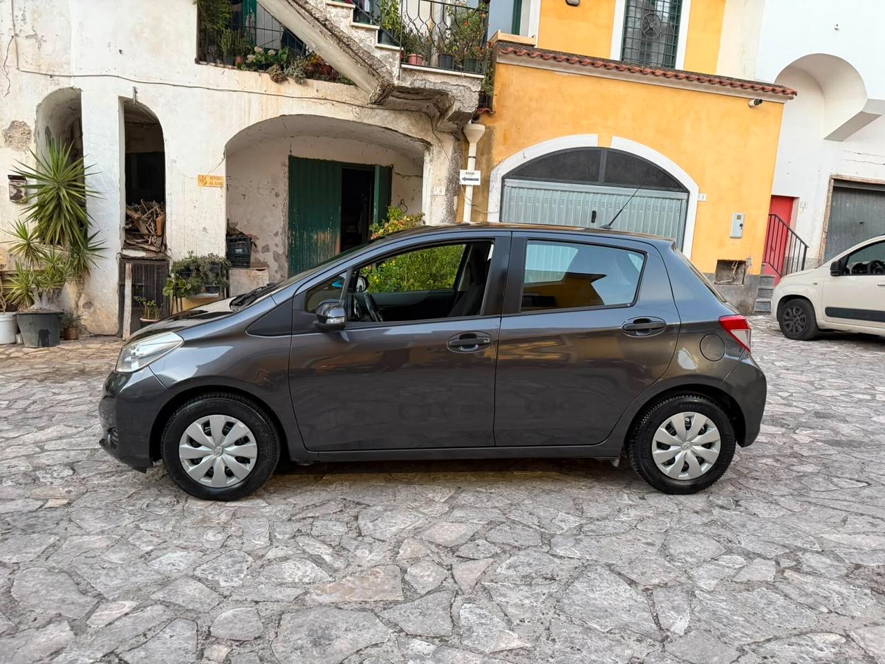 Toyota Yaris 1.0 5 porte Active