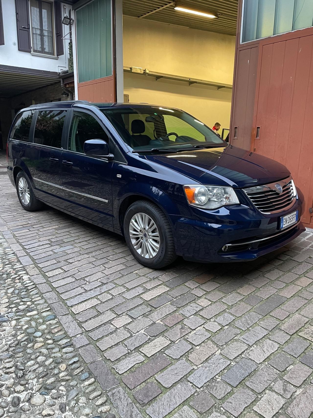 Lancia Voyager 2.8 CRD