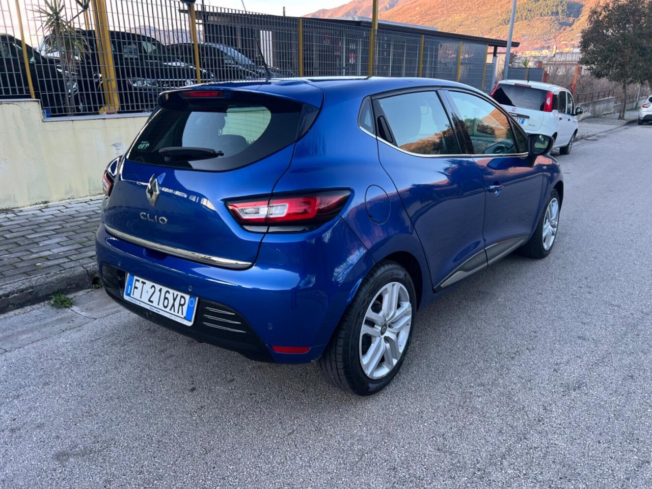 Renault Clio TCe 12V 90 CV Moschino Intens 2019 52mila km