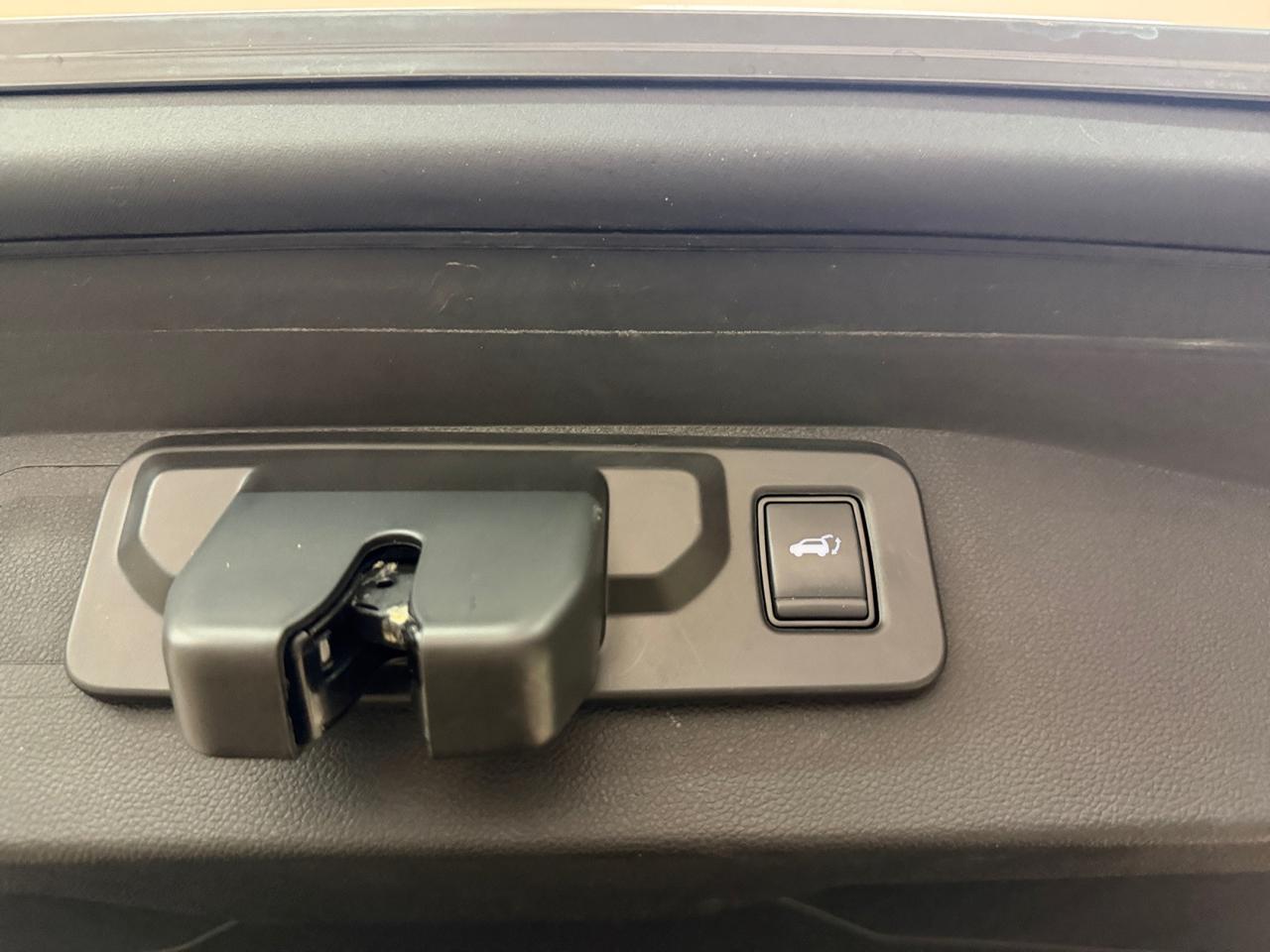 RENAULT Austral 2023 - Austral 1.2 E-Tech full hybrid Iconic Esprit