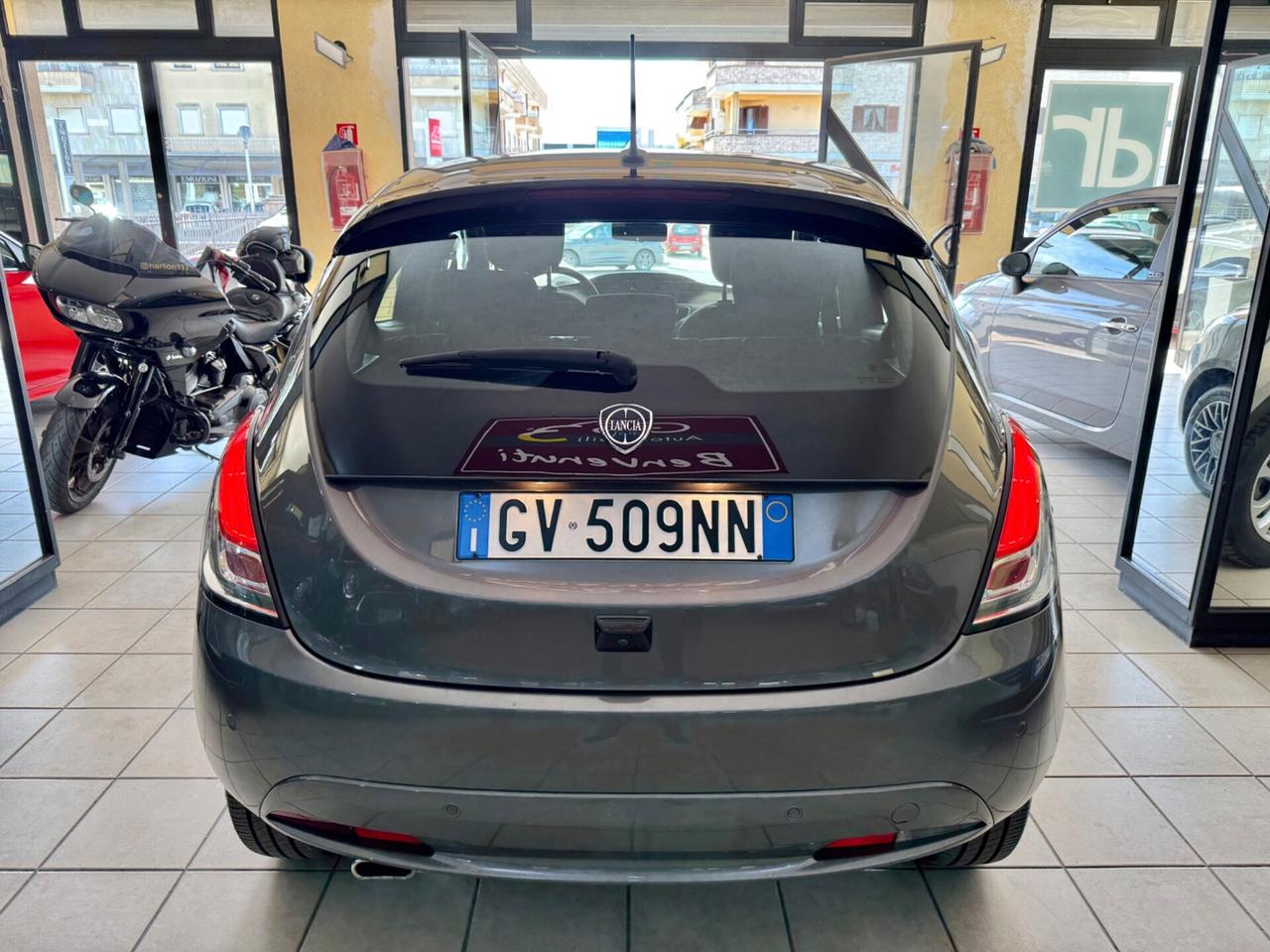 Lancia Ypsilon 1.0 FireFly 5 porte S&S Hybrid Platino