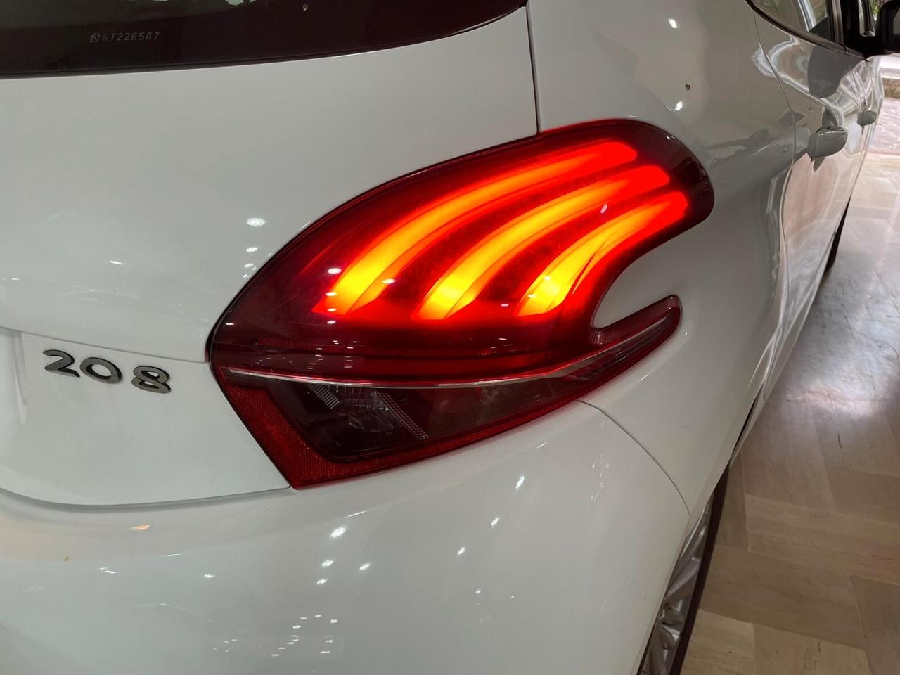 Peugeot 208 PureTech 82 5p. GPL Allure