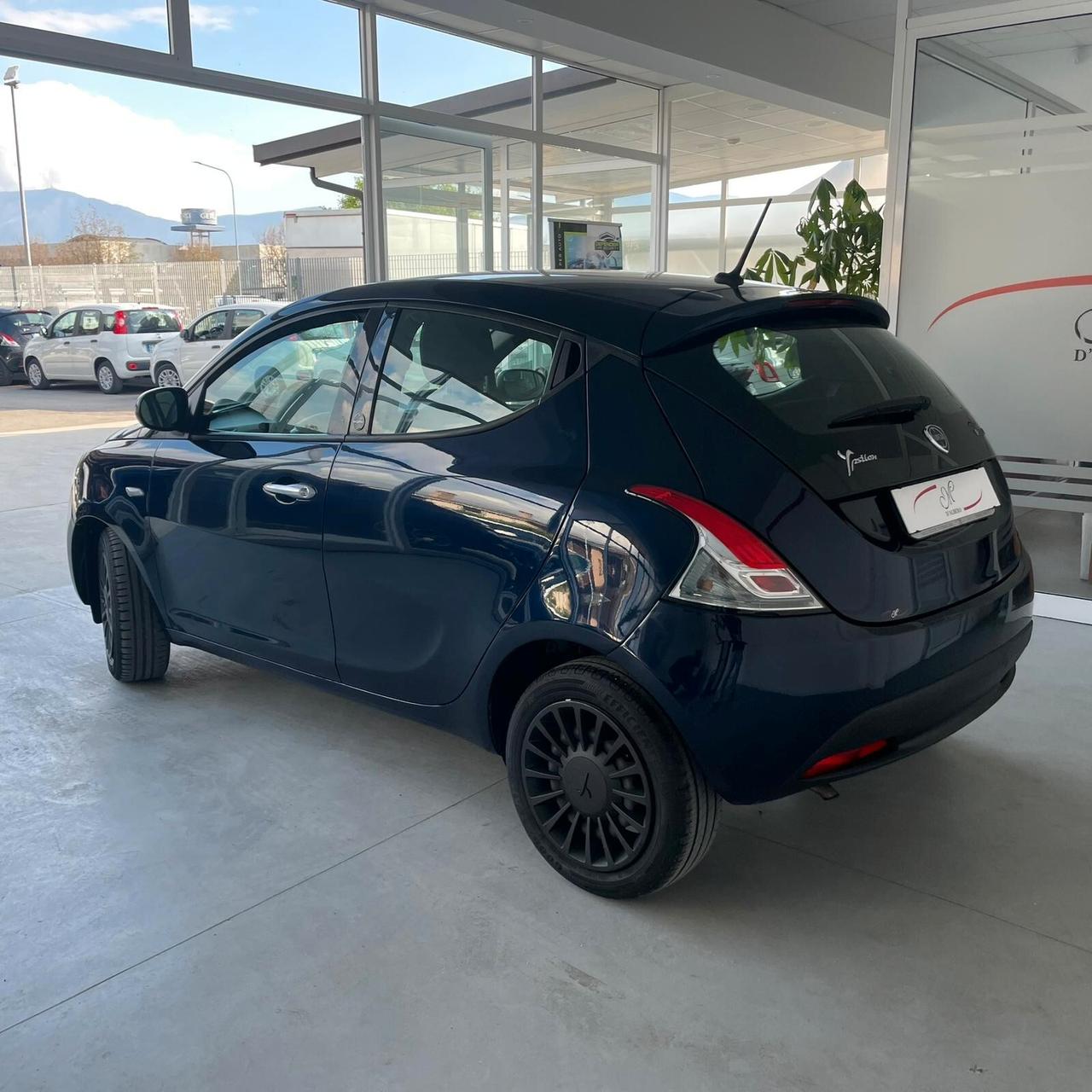 Lancia Ypsilon 1.0 FireFly 5 porte S&S Hybrid Ecochic Silver