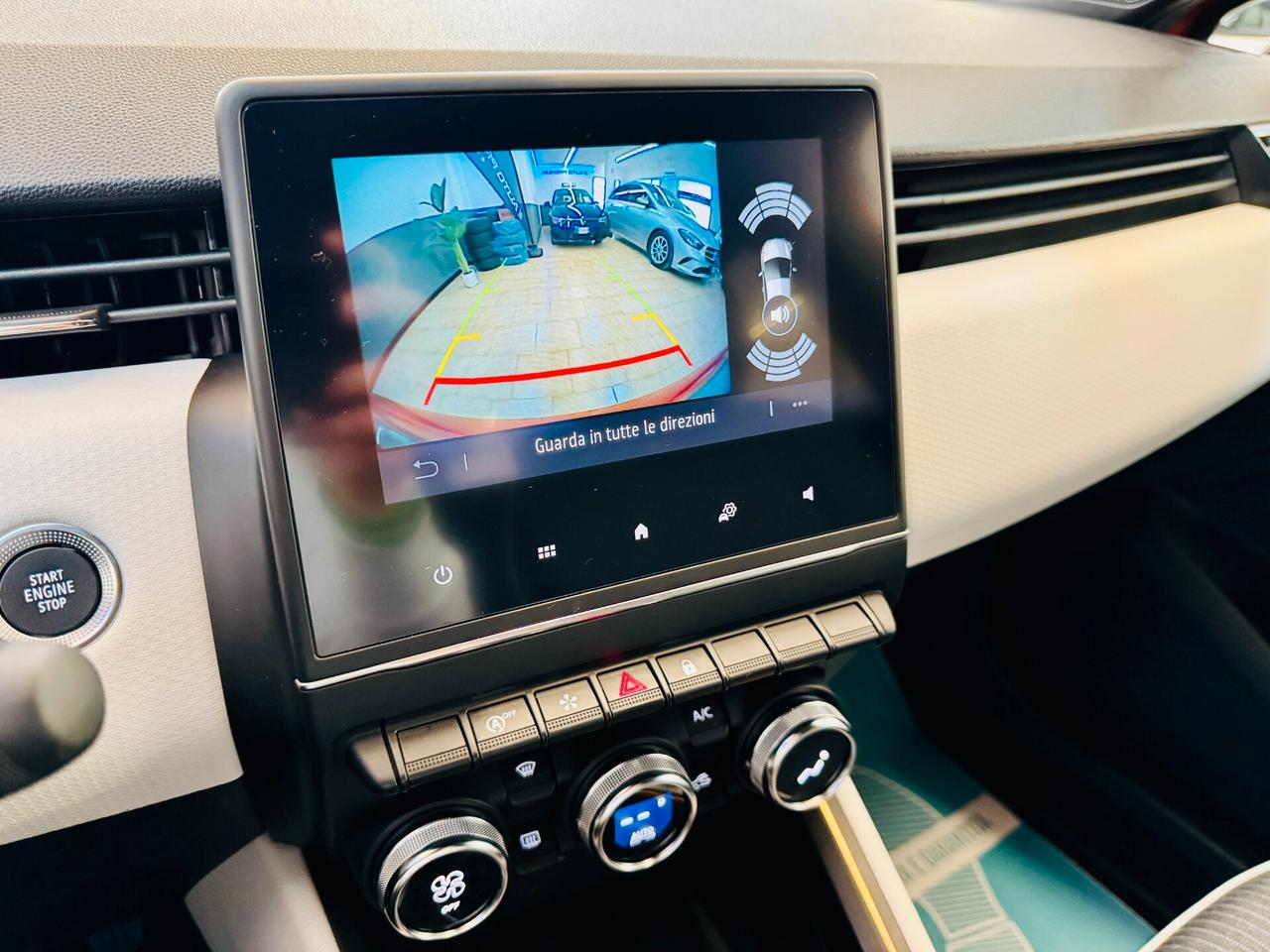 Renault Clio TCe 100 CV GPL Full-LED / Navi / RetroCam.