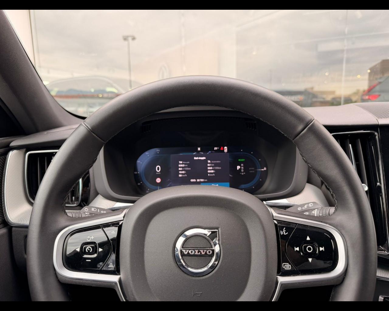 VOLVO XC60 T6 PHEV AWD PLUS DARK AUTO