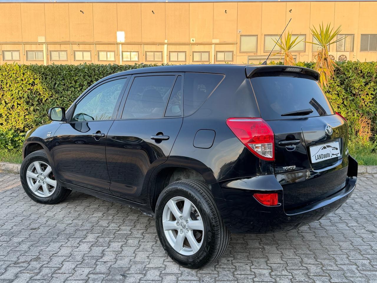 Toyota RAV 4 2.2 D-4D 136 CV 4x4 NEOPATENTATI