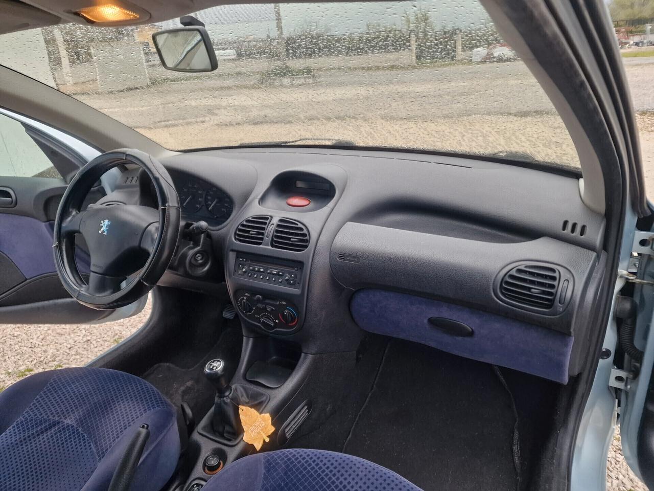 Peugeot 206 1.1 3p. XT