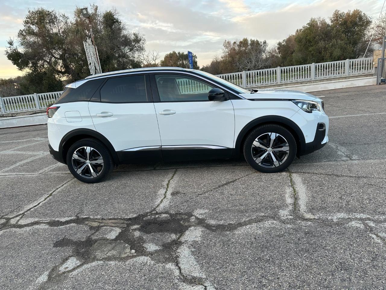 PEUGEOT 3008 BlueHDi 130 S&S Allure