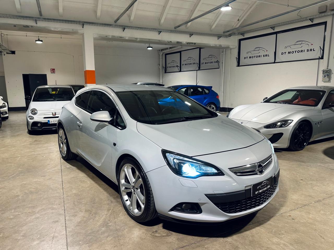Opel Astra GTC 2.0 CDTI 165CV 3 porte Cosmo - DISTRIBUZIONE FATTA