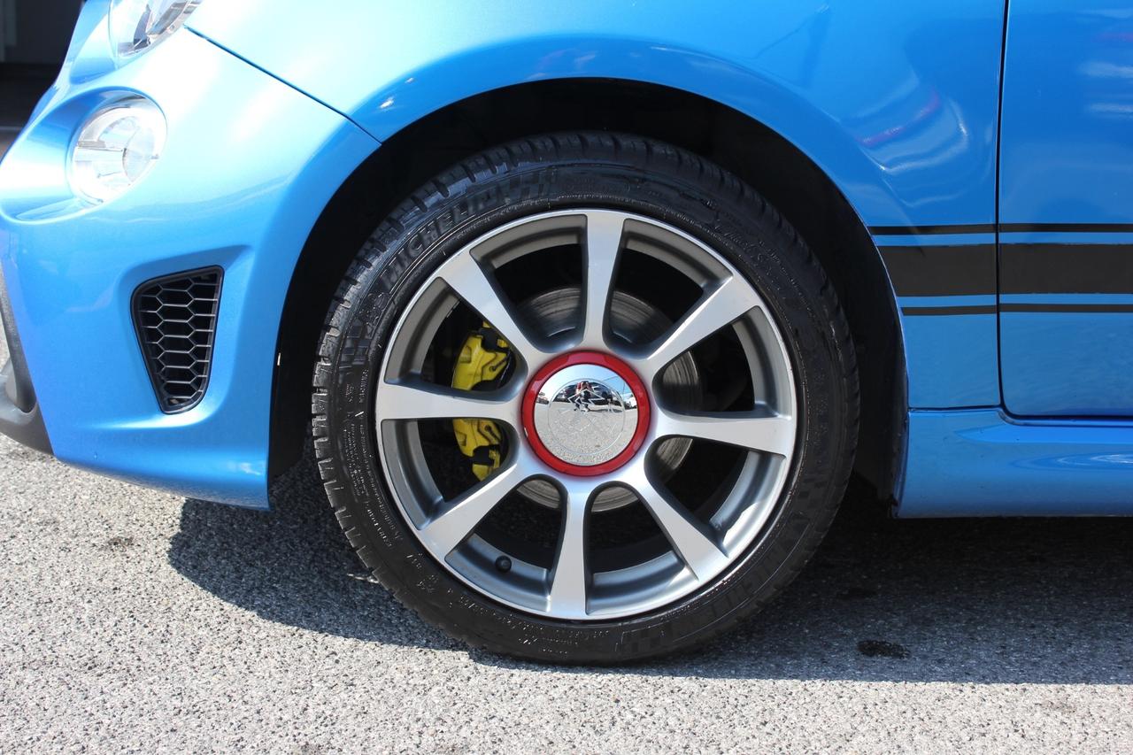 FIAT 500 1.2 69 CV ''LOOK ABARTH 695 TRIBUTO FERRARI INTERNI MISTO PELLE TRAFORATA