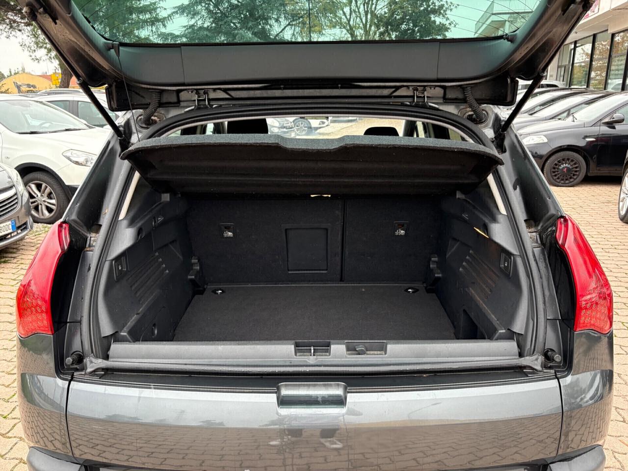 Peugeot 3008 1.6 HDi 110CV cambio robotizzato Business