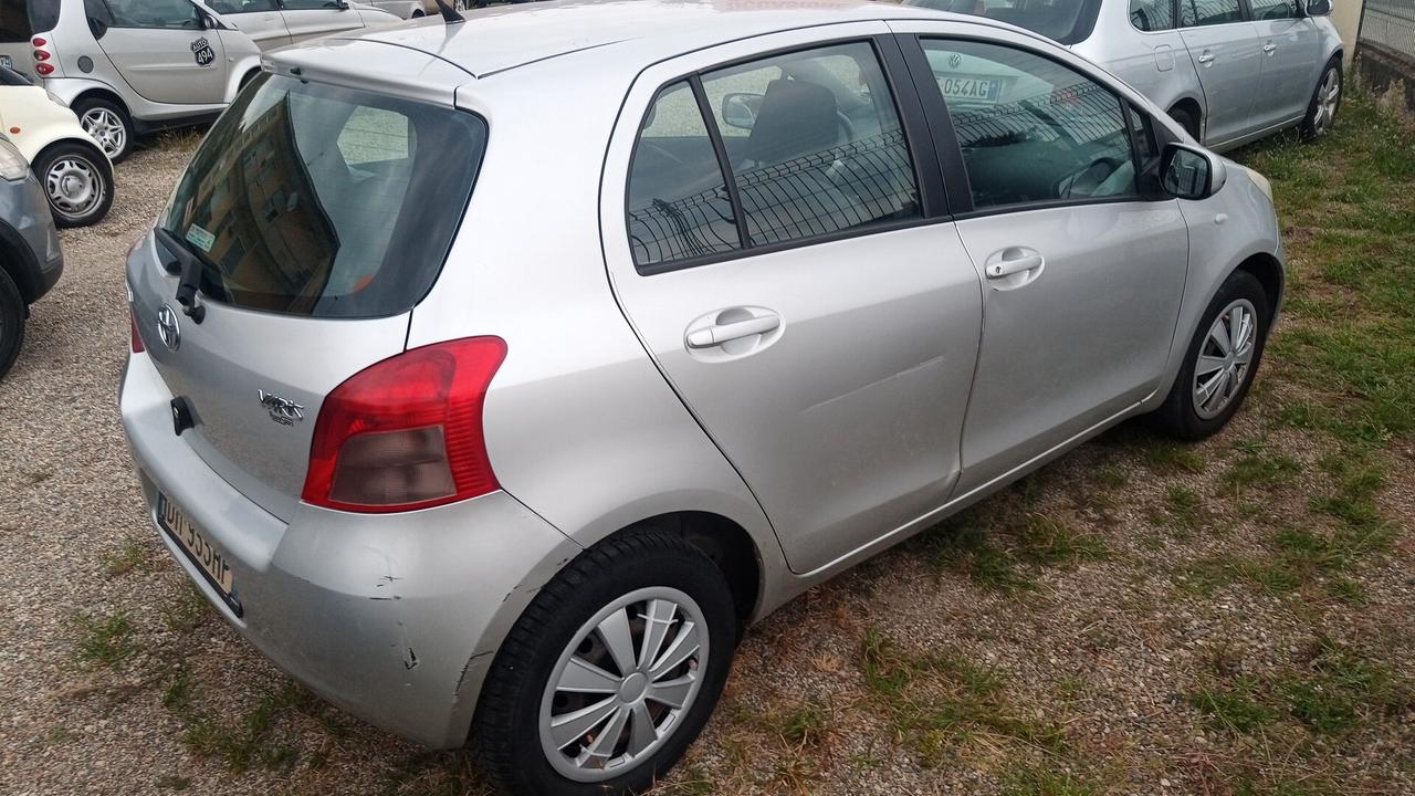 Toyota Yaris 1.0 5 porte Sol