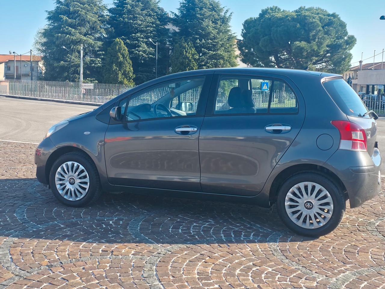 Toyota Yaris 1.0 5 porte