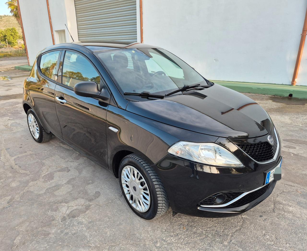 Lancia Ypsilon 1.2 69 CV 5 porte Silver