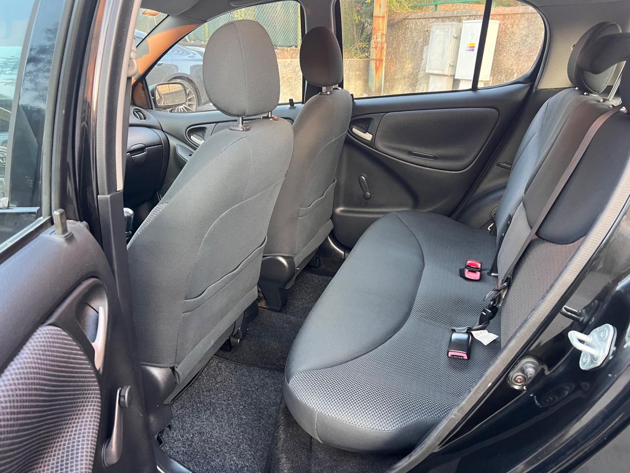 Toyota Yaris 1.4 tdi D-4D cat 5 porte carozzeria sbiadita