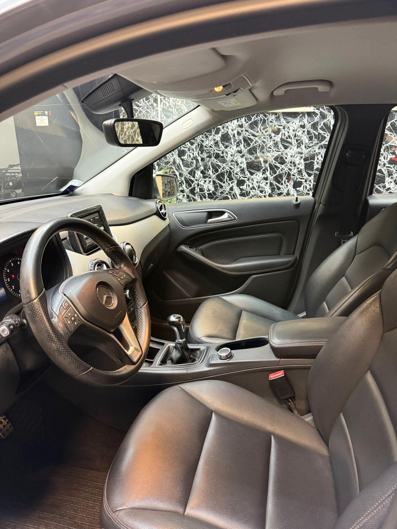 Mercedes-benz B 200 NGD Premium